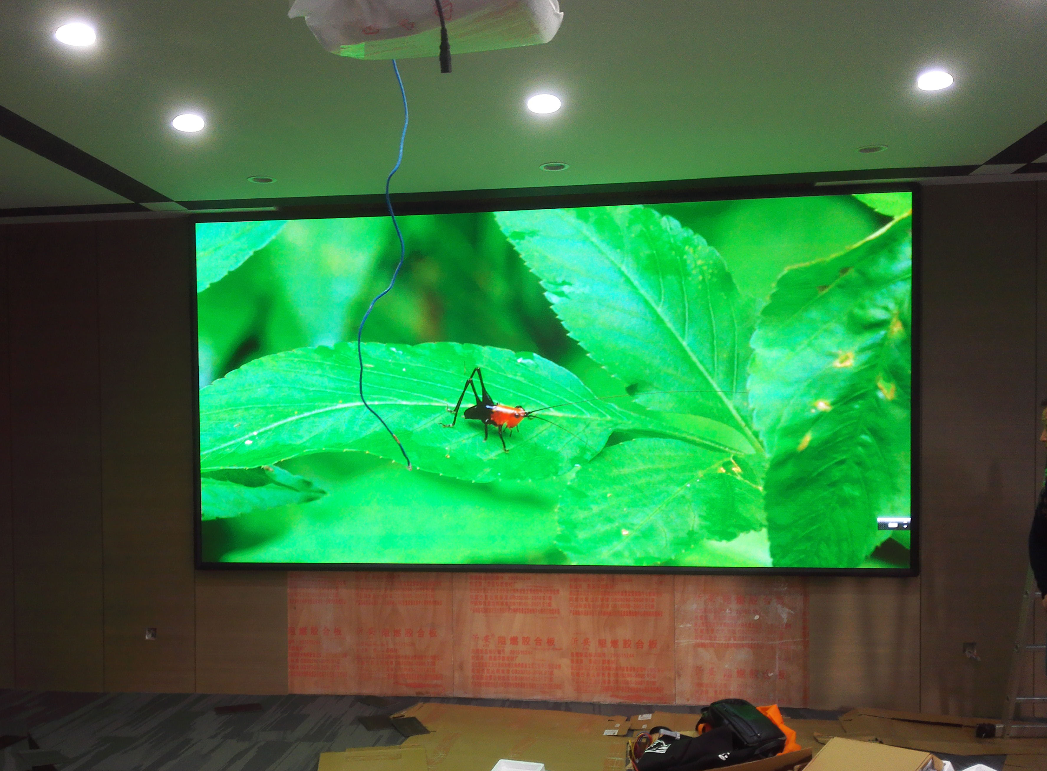 肥東羽中木業(yè)P2.5室內(nèi)全彩 肥東羽中木業(yè)P2.5室內(nèi)全彩